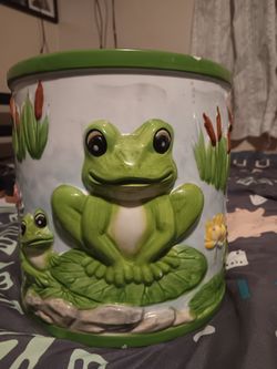 Frog Pot Decoration
