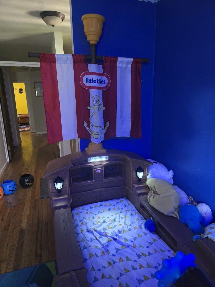 Little Tikes Pirate Bed