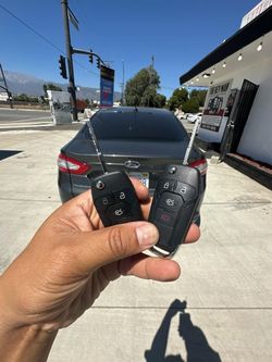 Car Keys N Remotes/ Llaves Con Control