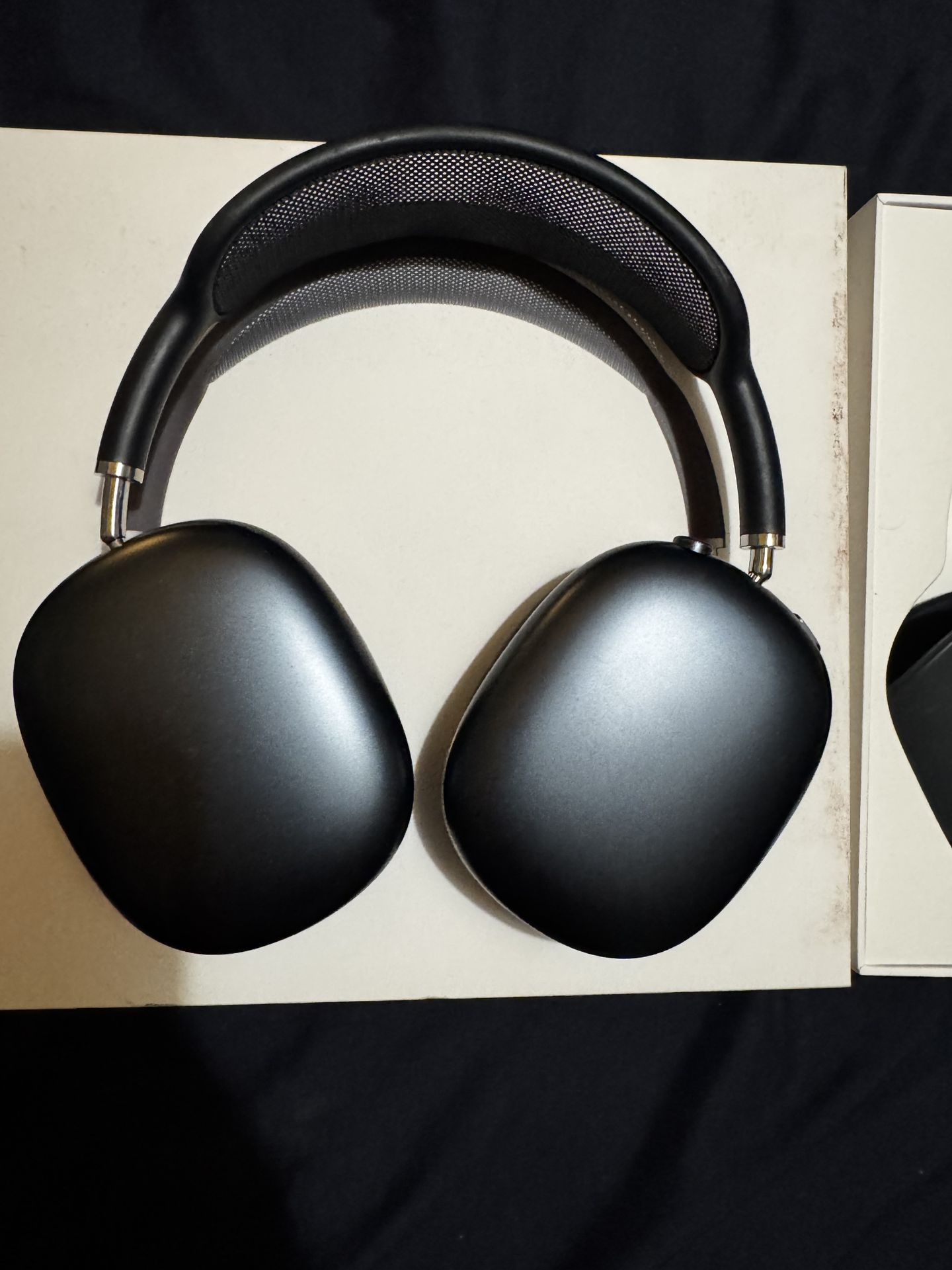 Apple AirPods Max with USB-C-Midnight
