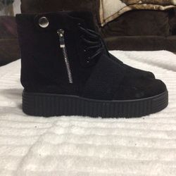 Rouge Helium Women’s Ankle Boots