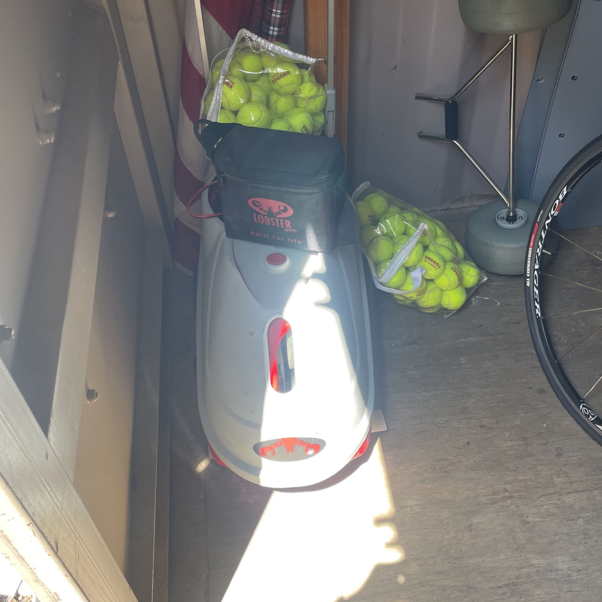 Lobster Tennis Ball Machine