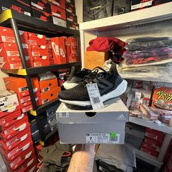 Adidas Ultraboost 22W Brand New! Size: 7