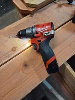 M12 milwaukee hammer drill and battery