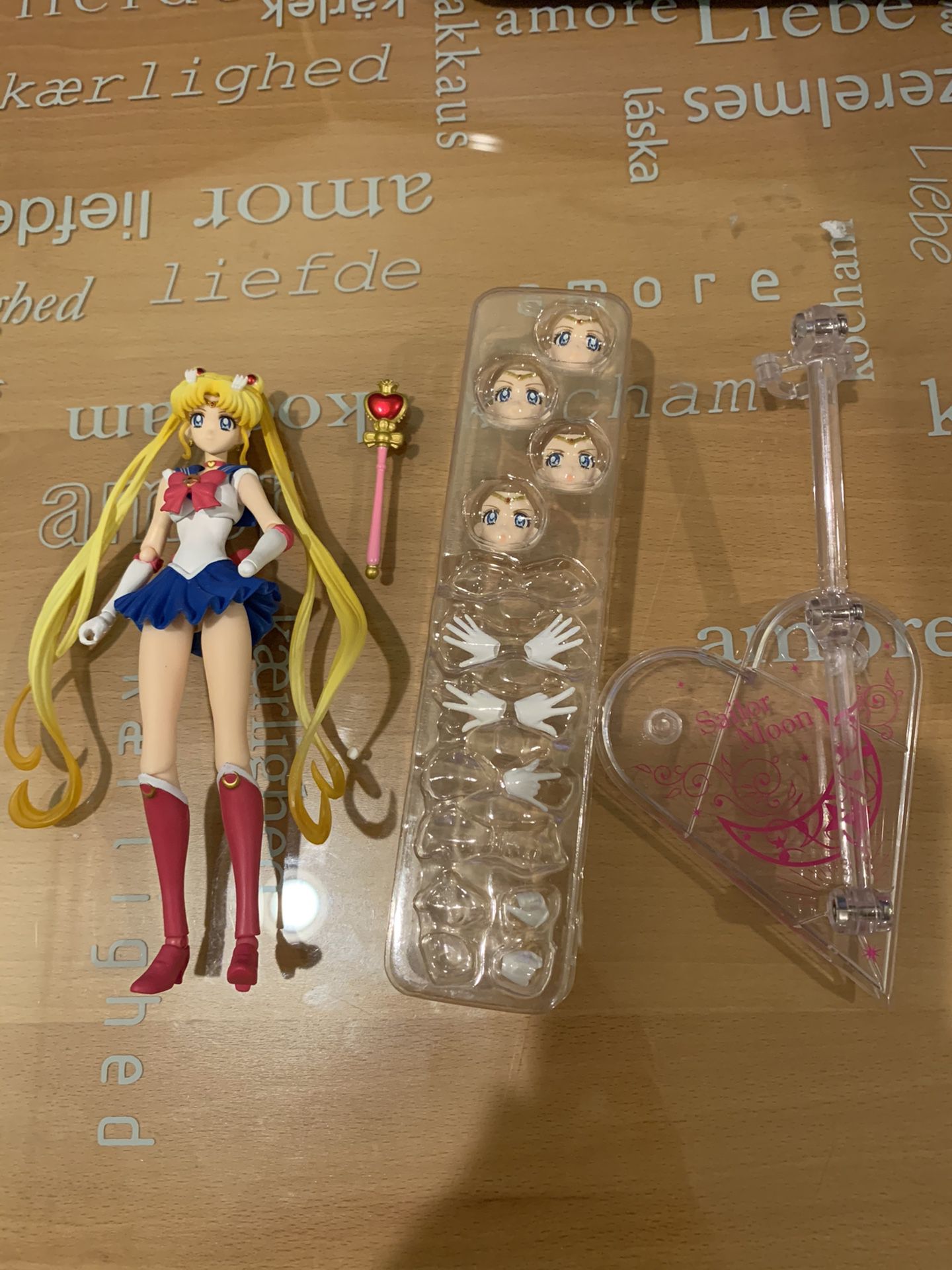 Pretty Guardian Sailor Moon Crystal: Sailor Moon SH Figuarts Action Figure