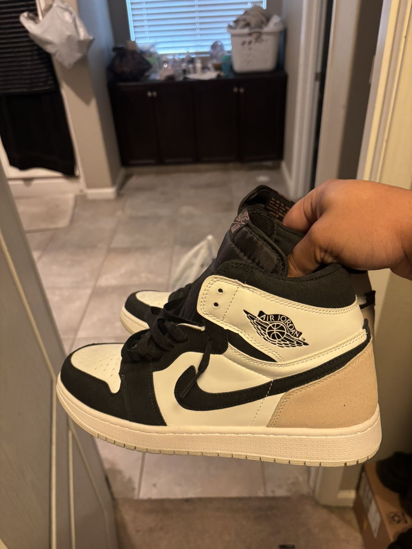 Air Jordan Retro 1’s OG Latte Brand New Dead Stock Size 10 Mens 