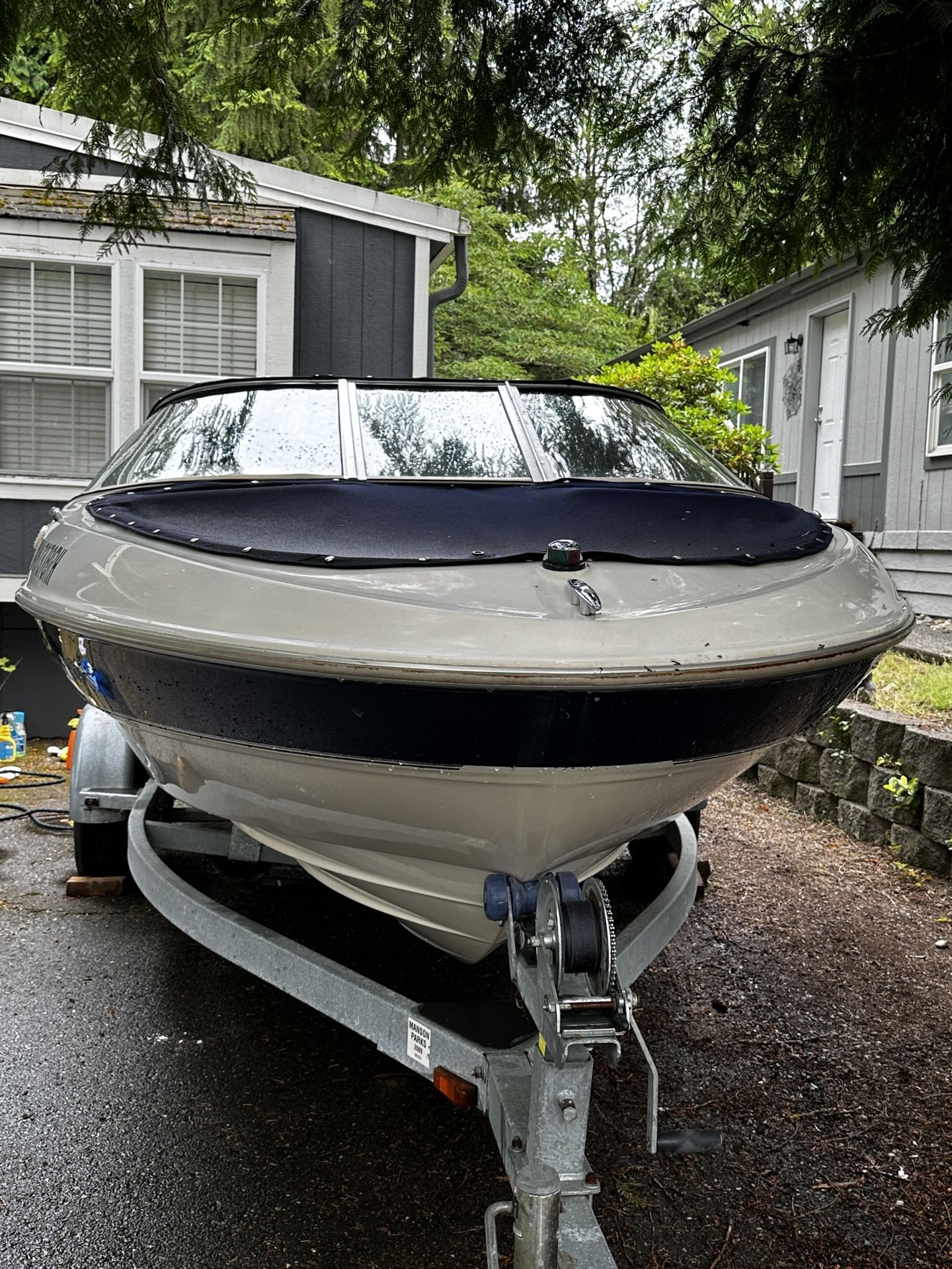 Bayliner Capri Boat