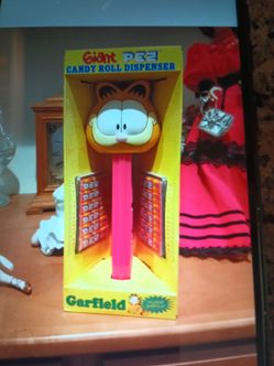 Pizz large garfield never been out of box , perfect , it's the giant pez  50 dollars