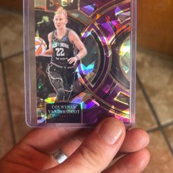 WNBA Courtney Vandersloot Purple Prizm 186 Numbered 116/149 