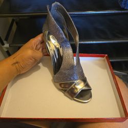 Heels Guess 8.5