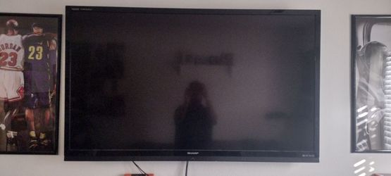 70in Sharp AQUOS Flat Screen TV 1080P