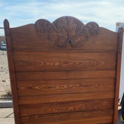BEAUTIFUL TALL CARVED ANTIQUE SOLID OAK FULLSIZE BED COMPLETE I HAVE MISSING SCROLL GREAT FOR GUEST ROOM MUST SEE WESTSIDE 79932 