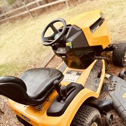 Cub Cadet Lawnmower 