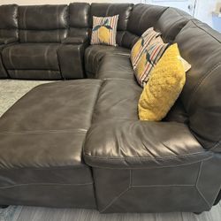 I am selling my sofas, they are like new, they are electric and have a phone charger.