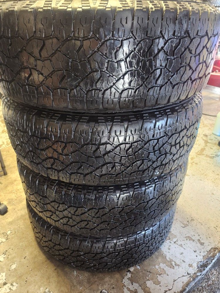 GOODYEAR 275 65 20 (TIRE PAIR)