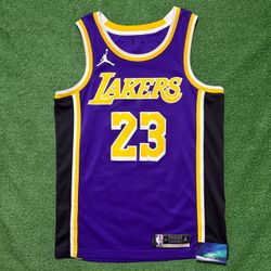 Los Angeles Lakers LeBron James Nike Jersey Medium Great Condition