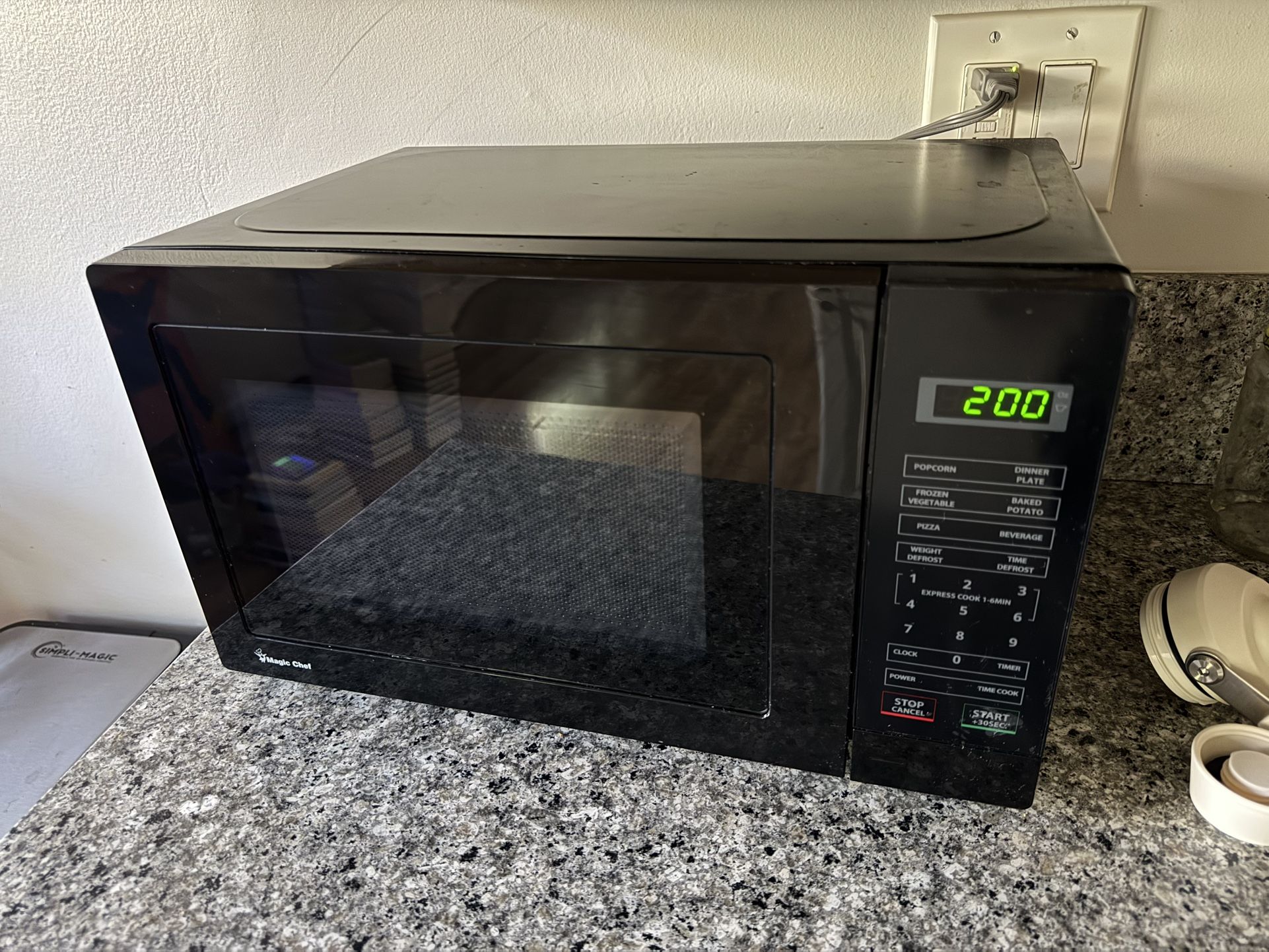 Magic Chef HMM770B2 700 Watt Microwave