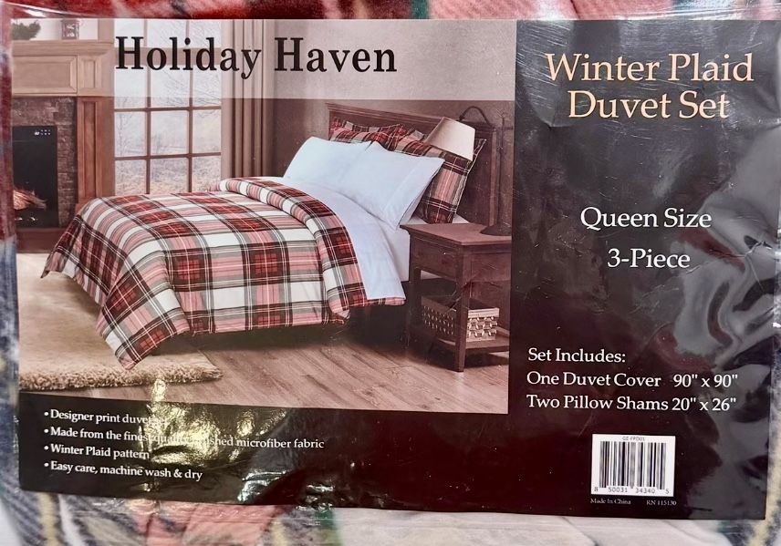 🏡 Holiday Haven Queen Size Winter Plaid Duvet Set - Like NEW! 🎄
