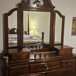 8-pc Queen  Cherry Wood Bedroom Set
