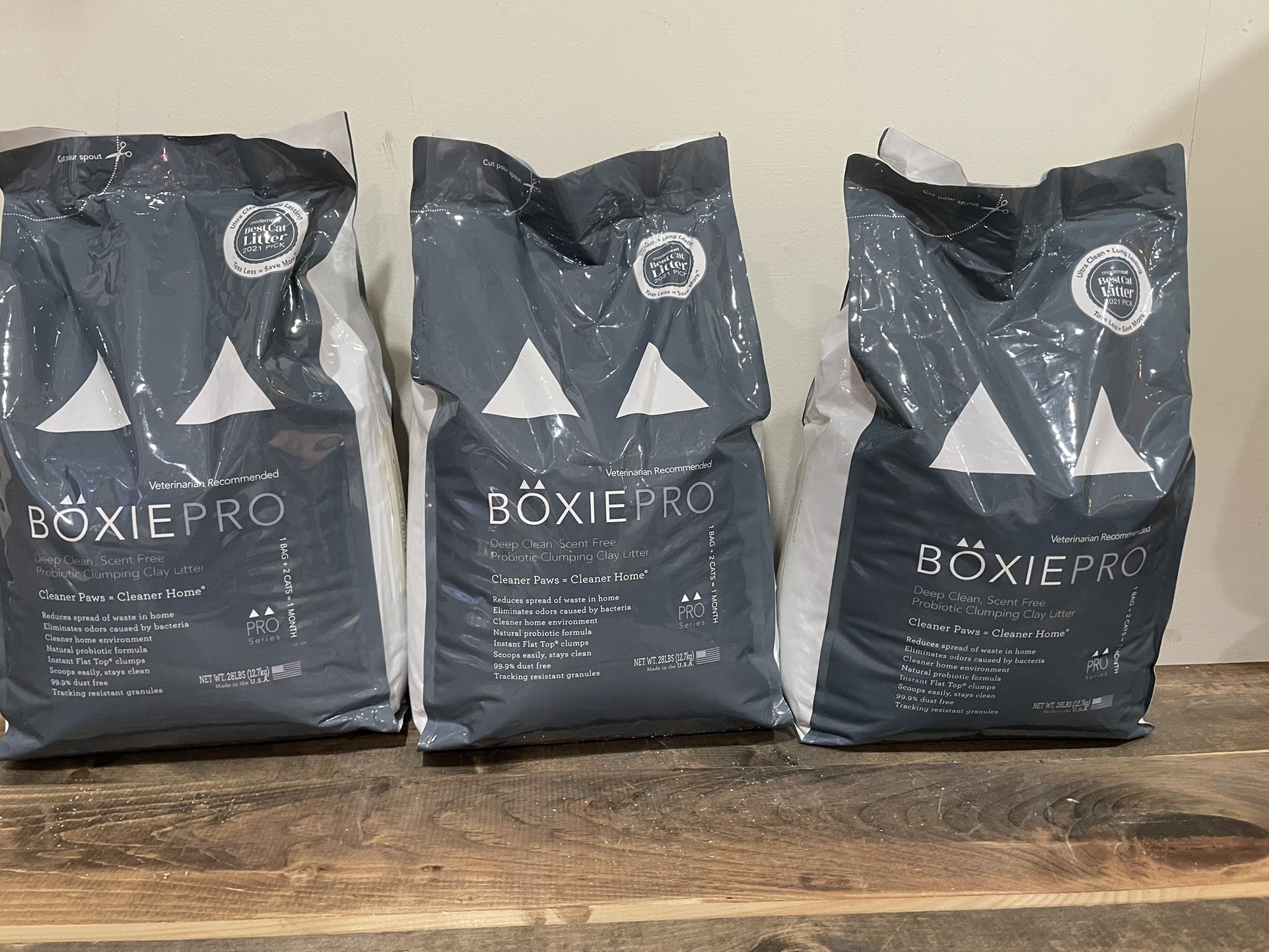 35% OFF BOXIE CAT PRO LITTER - 28 LB / total 3 bags.