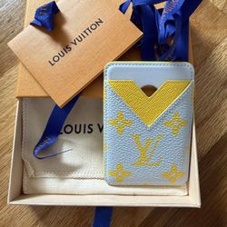 LOUIS VUITTON Magnetic Card Holder EUC