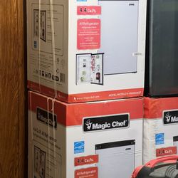 Mini Fridge 4.4 Cubic Ft. 