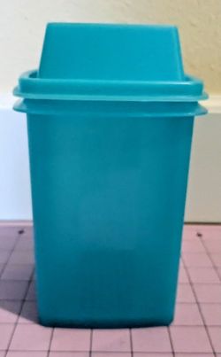 Tupperware Pick-A-Deli Pickle or Olive Keeper, 1330-9, Blue Turquoise with Insert & Lid