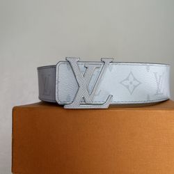 Louis Vuitton men's belt reversible