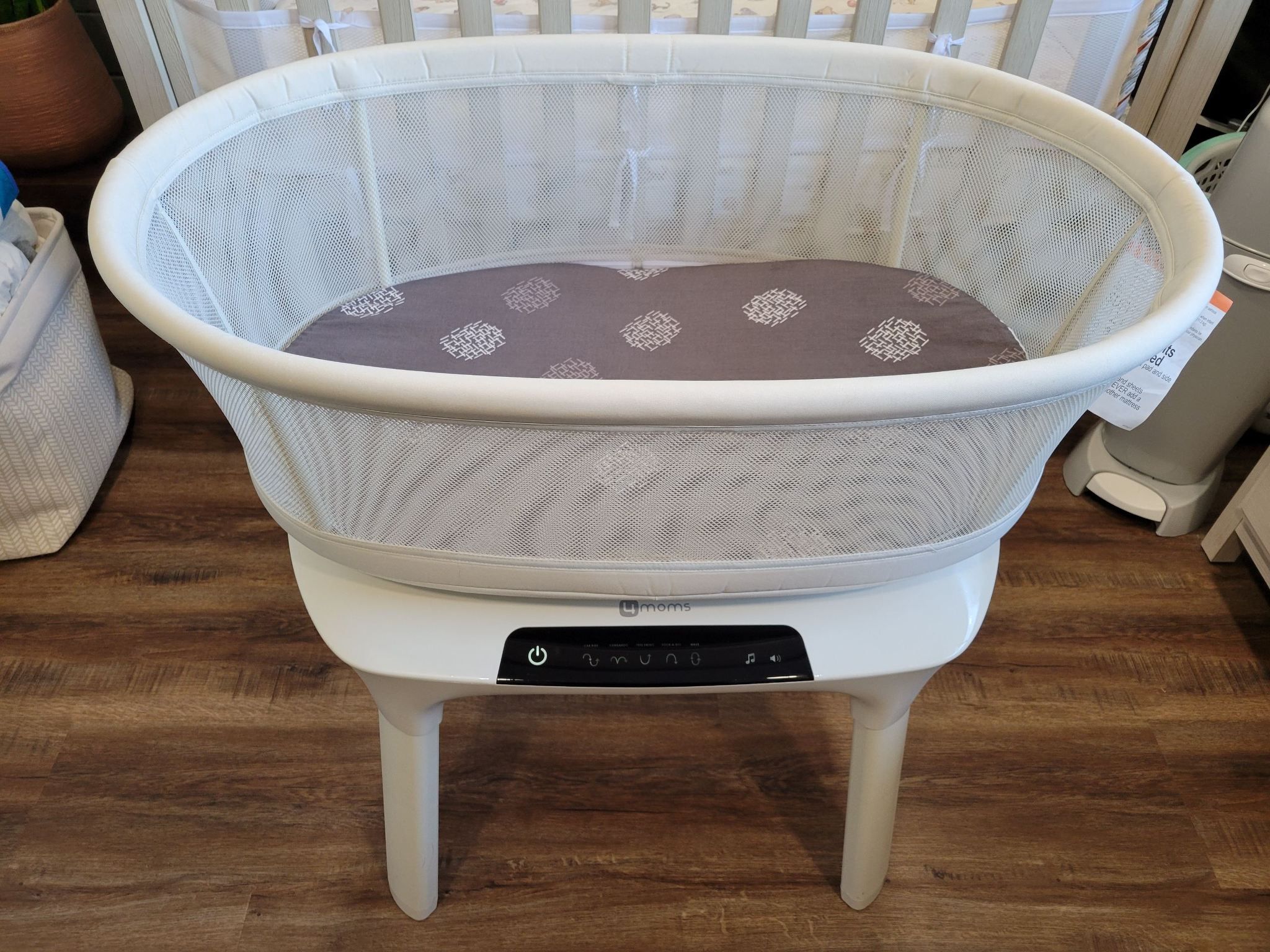 4moms Mamaroo Full Motion Baby Bassinet In Like New Condition