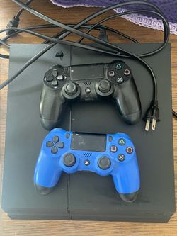 PS4 w/2 controllers