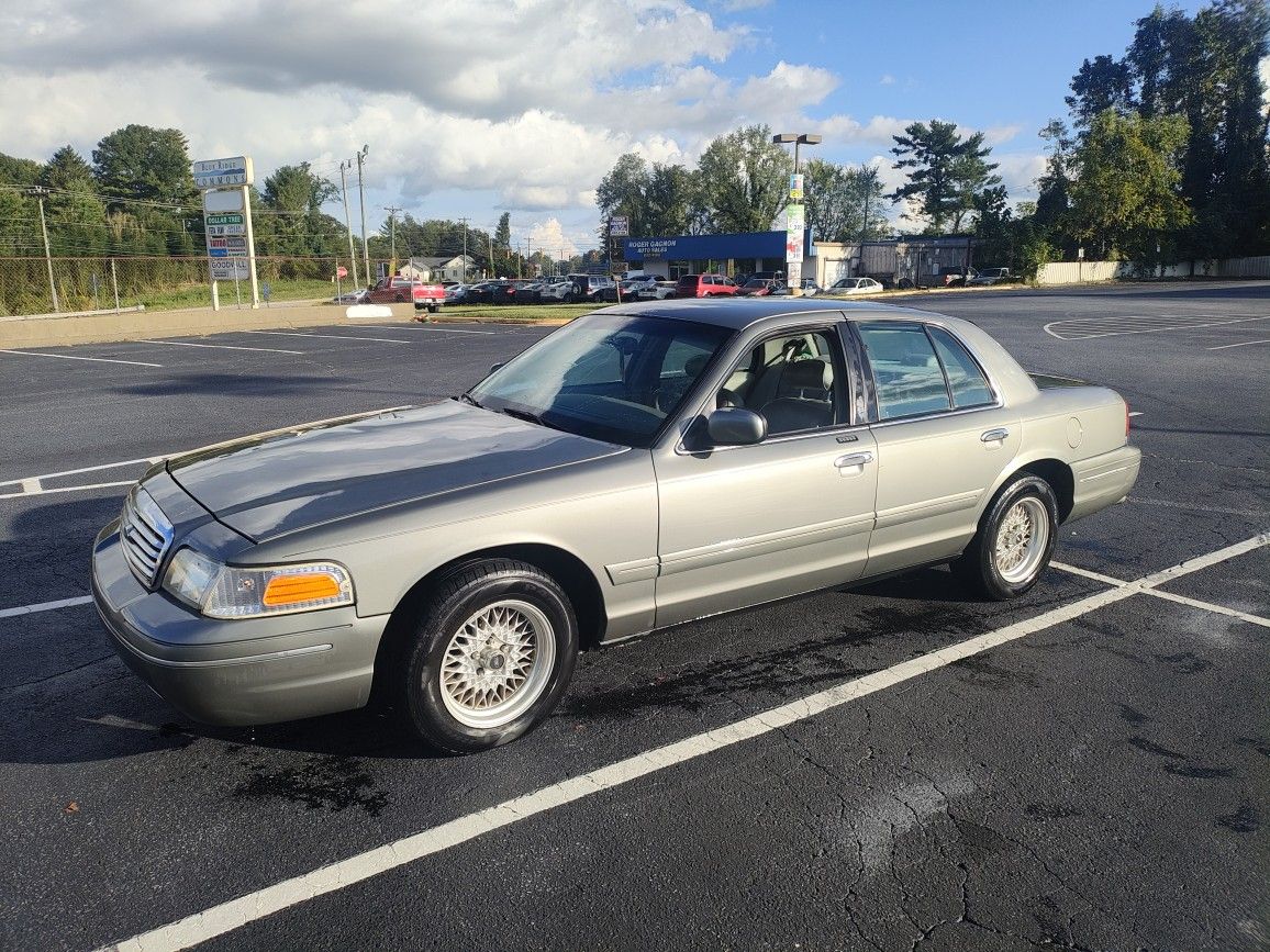 1999 Ford Crown Victoria