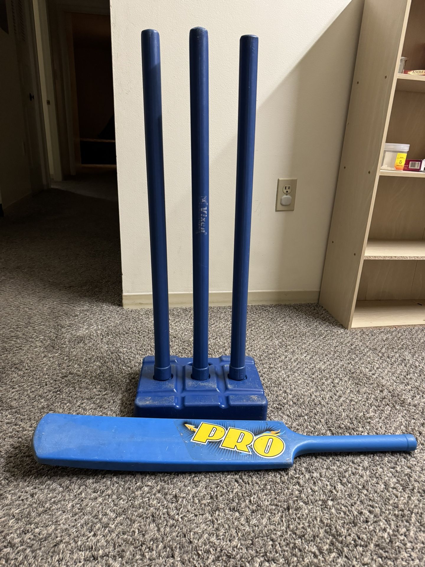Weight Less Fiber Cricket Bat and Stumps For Sale