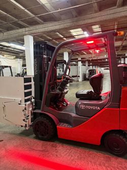 TOYOTA 8FGCU25 5500 lb for sale 3 stage