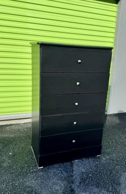Black Chest 5-Drawer Dresser New