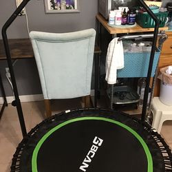 Bcan 40 in Mini Trampoline.. Brand New with bar