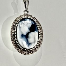 💎 Stunning 10K White Gold &  Diamond Cameo Pendant