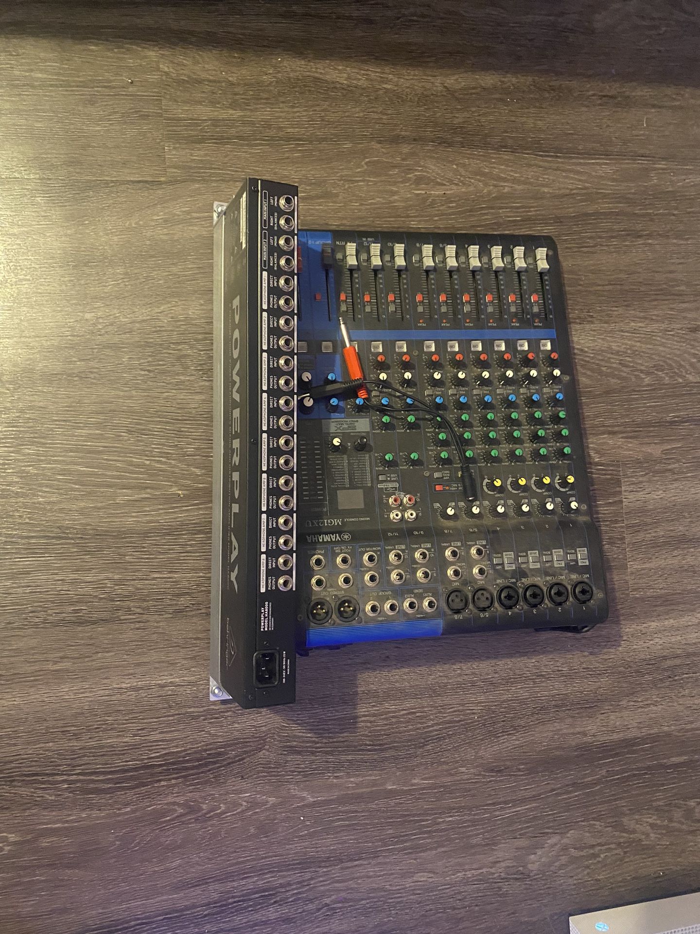 Yamaha Mg12XU 12 input -4 bus mixer + Powerplay amplifier