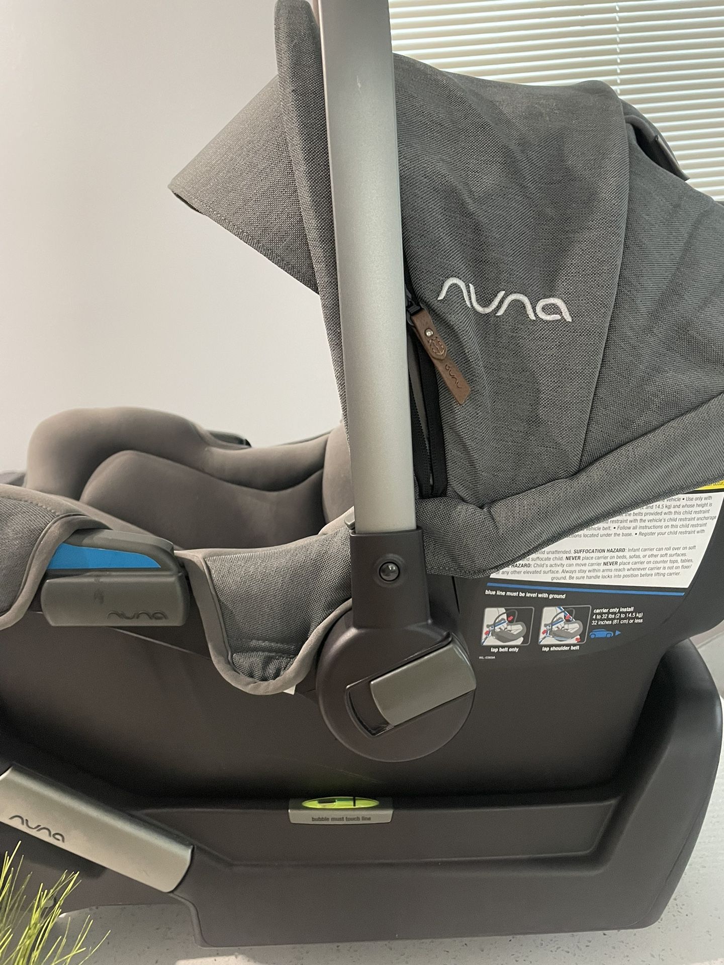 NUNA PIPA CAR SEAT 