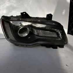 HEADLIGHT RIGHT CHRYSLER (contact info removed)-2023