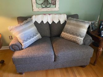 Like NEW Love Seat Sofa