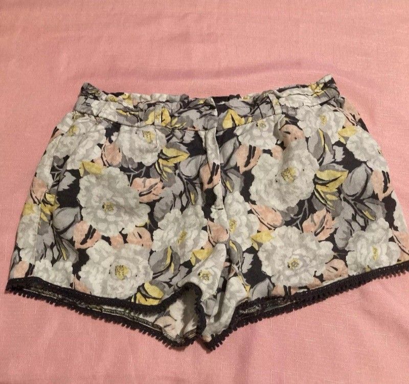 Loft Shorts, Floral Print loose fit Size Small Linen Vacation Resort Pocket.