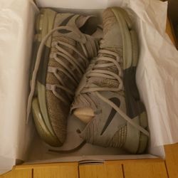 Kevin Durant Nike zoom kd10 lmtd Veterans day size 11 shoes.