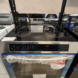 New FRIGIDAIRE 30” Induction Range W/ Convection 