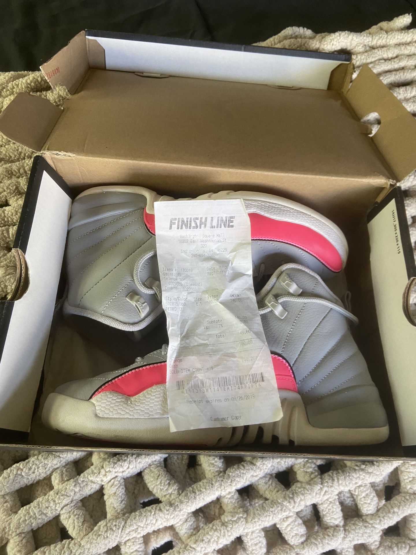 JORDAN 12. Size 6 1 2 Men s shoes
