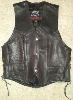Women's Mustang Black Leather Vest With Side Detail XS 