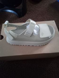 UGG Goldenglow platform sandal