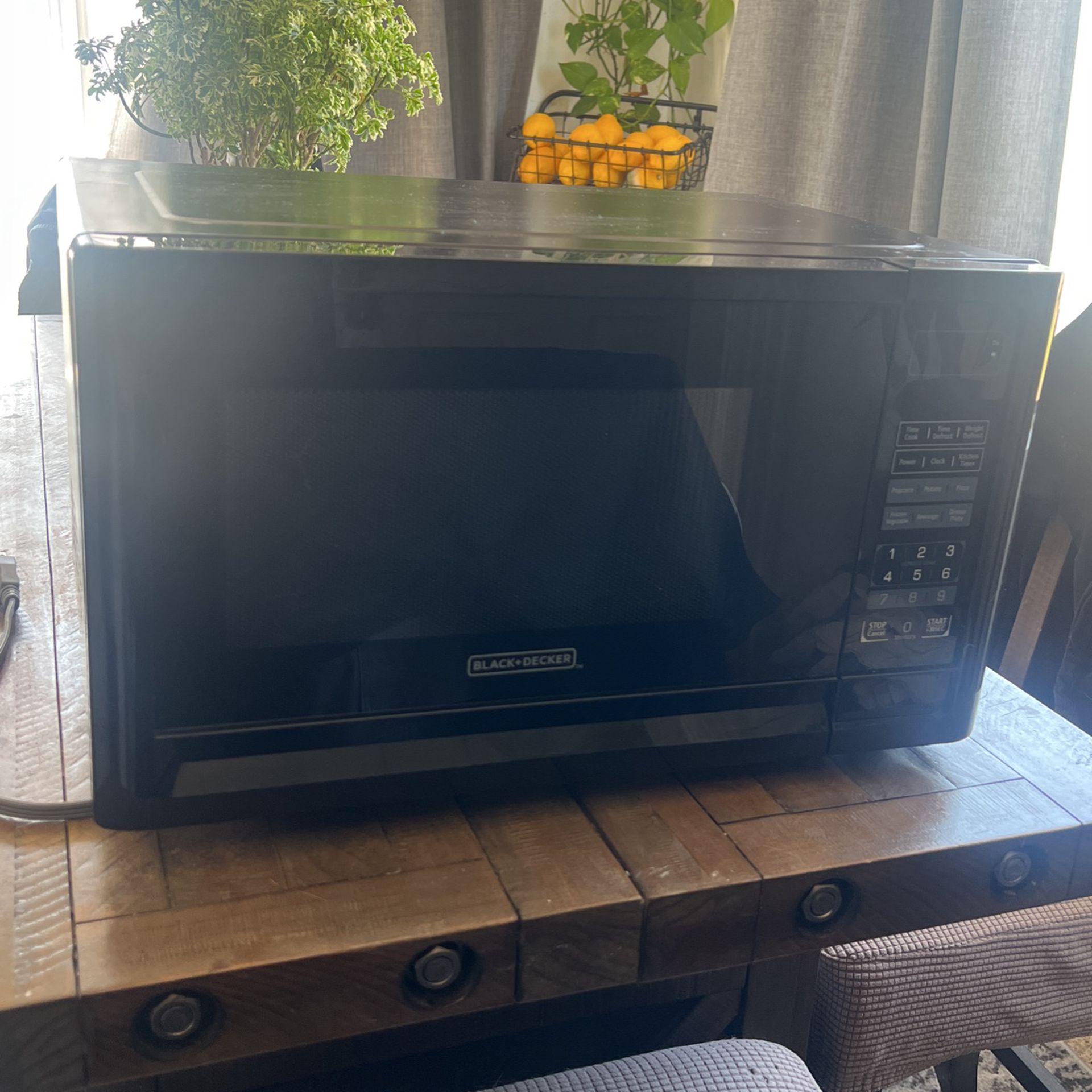 Microwave- Excellent Condition - FREE