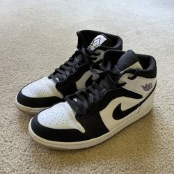 Black & White Jordan 1s