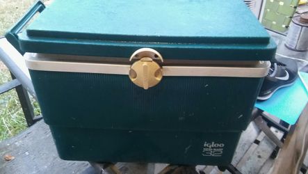 Igloo 32 on never used plug in outlet to car