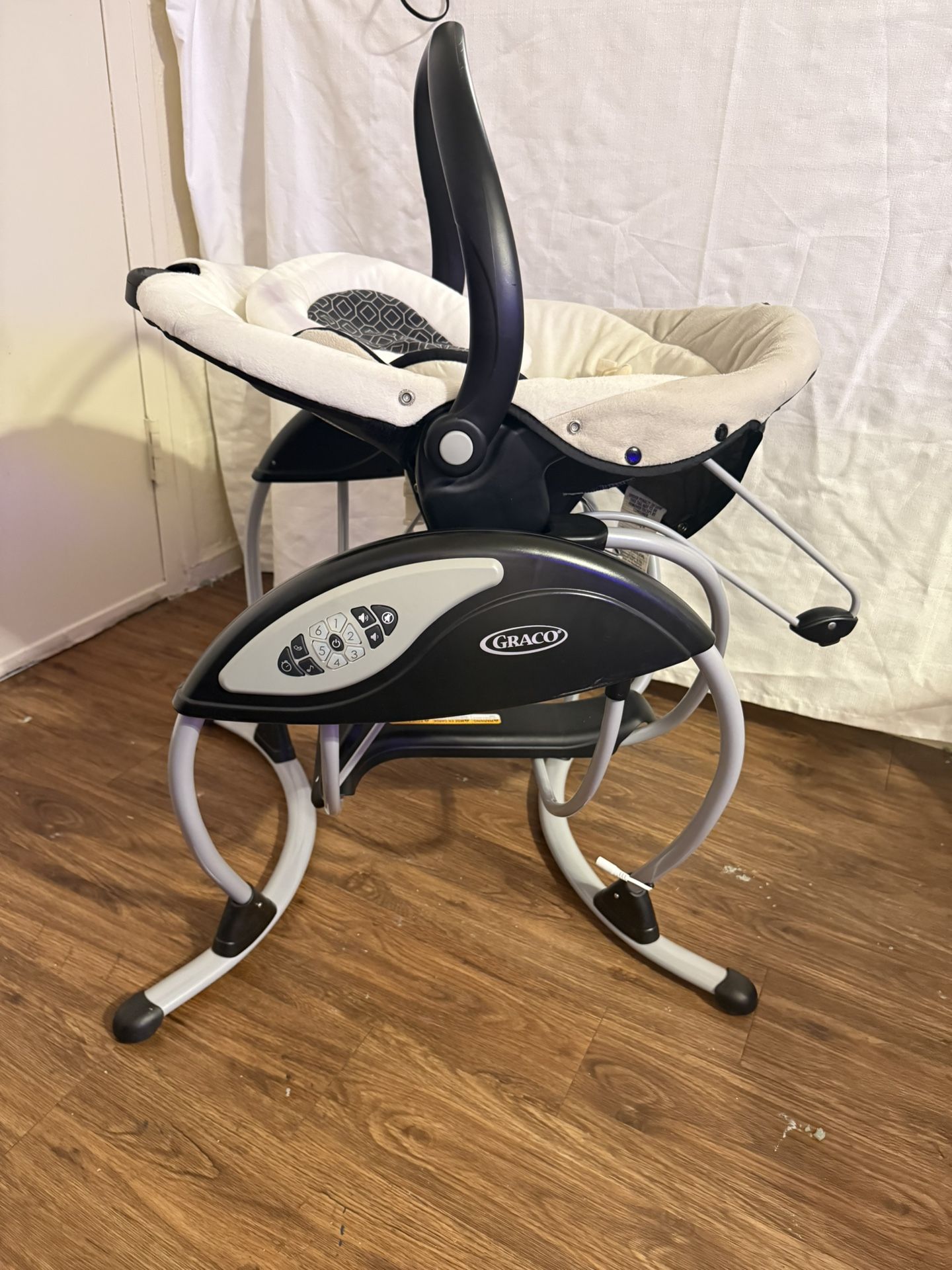 Graco Glider Elite Gliding Swing.